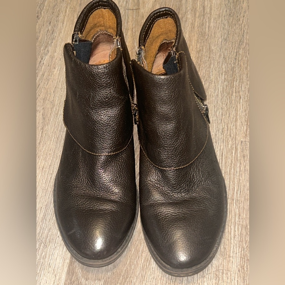 B.O.C. Born Concept Women's Size 8 Leather Ankle Boots Booties Brown Shoes